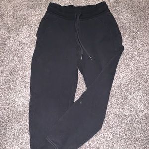 Lululemon scuba joggers in black size 4